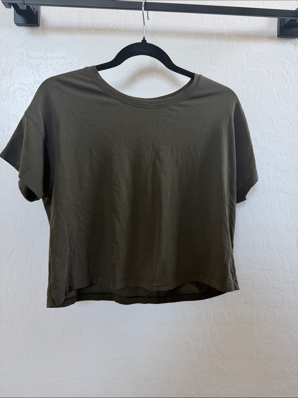 Lululemon cropped Tee shirt, Olive Green